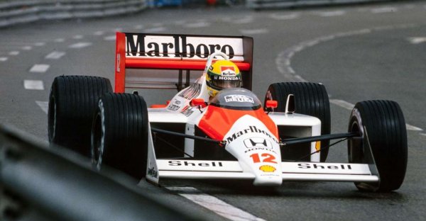 McLaren MP4/4 е статистически (поне засега) най-добрият F1 автомобил на всички времена. През сезон 1988 F1, в ръцете на Ален Прост и Аертон Сена , MP4/4 печели 15 от 16-те състезания, като пропуска пълния комплект на Гран при на Италия благодарение на известния сблъсък на Сена с Жан-Луи Шлесер. 
Задвижвана от превъзходен двигател на Honda, взет от съперниците Williams за сезон 1988, колата MP4/4 е създадена от дизайнера Стив Никълс и техническия директор Гордън Мъри. Това, което измислят, и предоставя сериозно предимство пред останалите - наистина една от най-силно доминиращите коли в историята на F1.
Въпреки злощастната злополука на Монца, MP4/4 властва през целия сезон по начин, невиждан преди или след това. Коефициентът му на успеваемост при победите достига 93,8%. Прост печели седем състезания, Сена - осем, а бразилецът си осигурява първата от трите световни титли във Формула 1.
